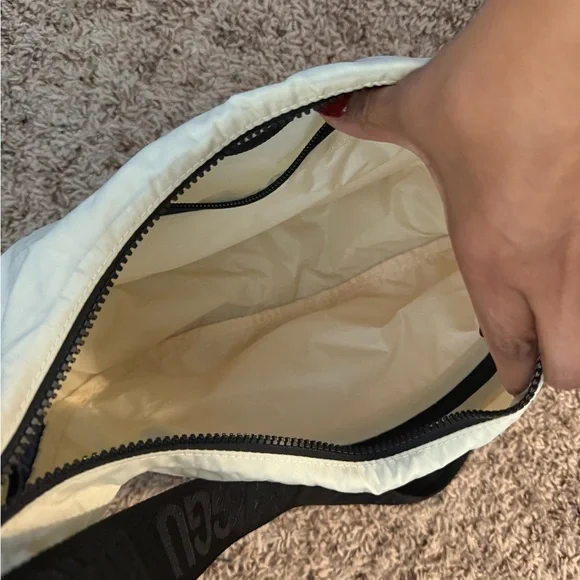 BAGGU Cream Crossbody Bag - Picture 3 of 4